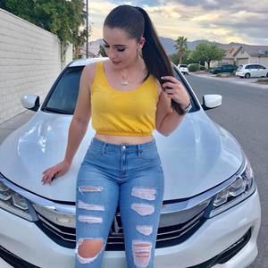 Meet your Posher, Emily